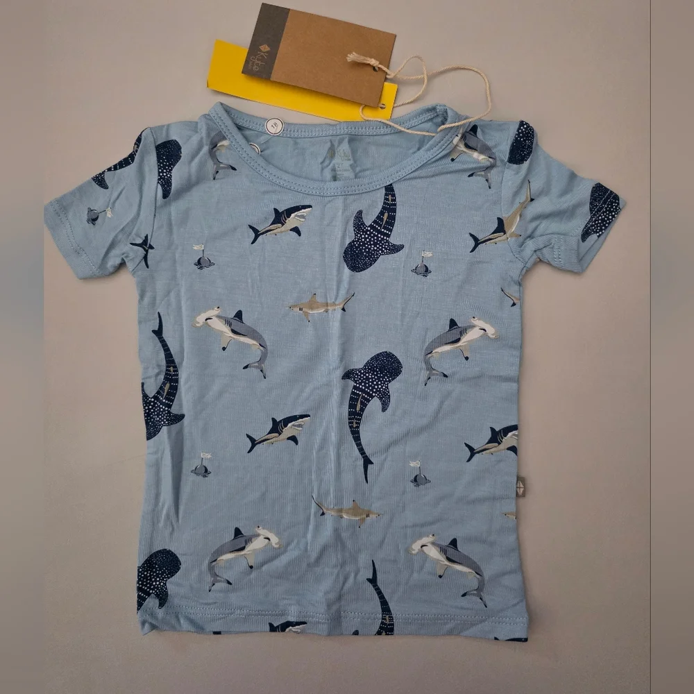 NWT Kyte Baby Short Sleeve Toddler Pajama Set in Stream Shark Size 2T - Picture 2 of 9